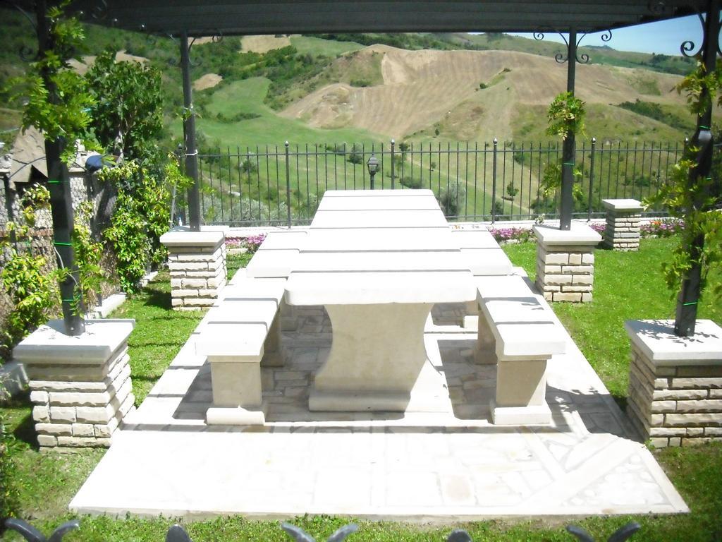 Belvilla By Oyo Graceful Apartment With Garden Petrella Guidi 外观 照片