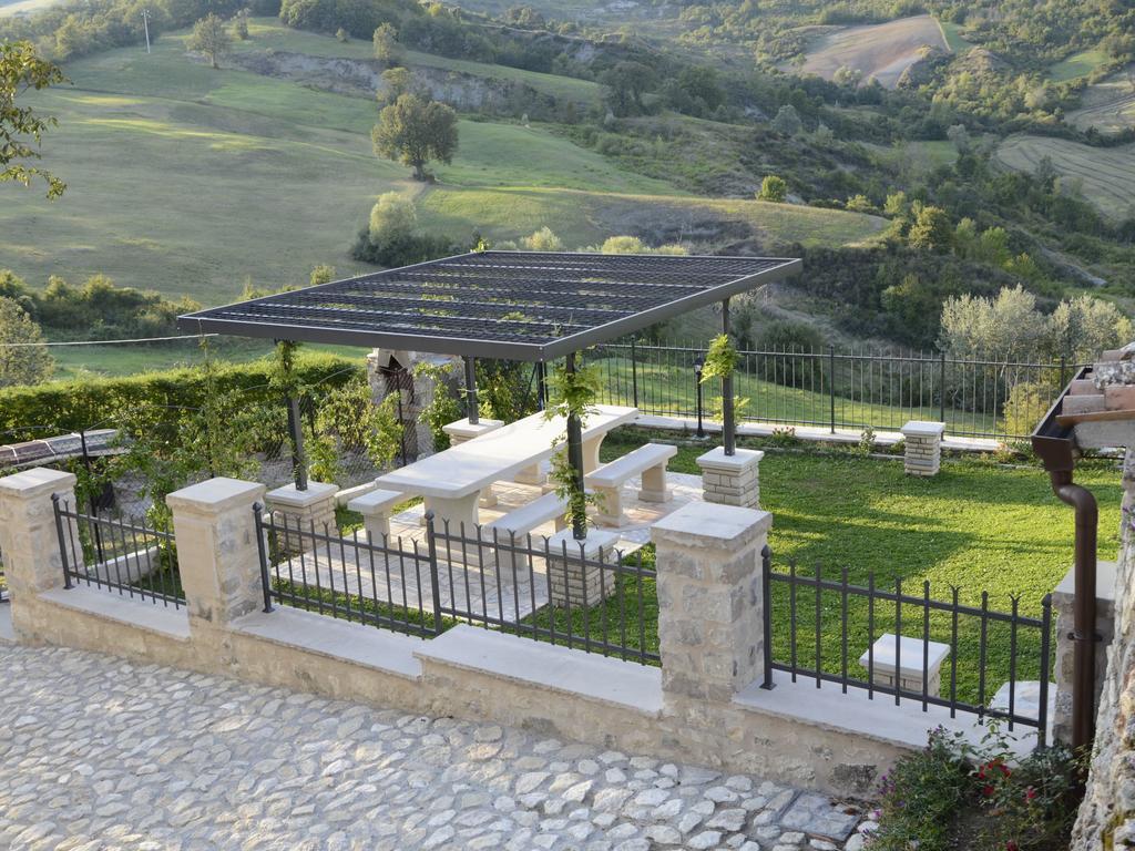 Belvilla By Oyo Graceful Apartment With Garden Petrella Guidi 外观 照片